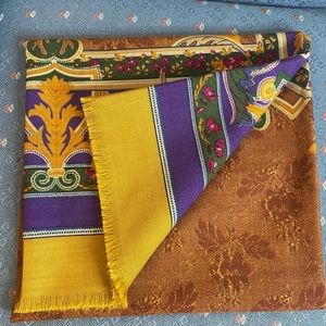 100% wool Nina Rocco scarve